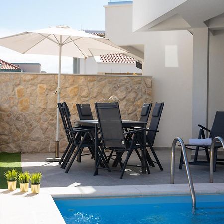 Apartment Funtastic With Private Pool Novalja Exterior foto