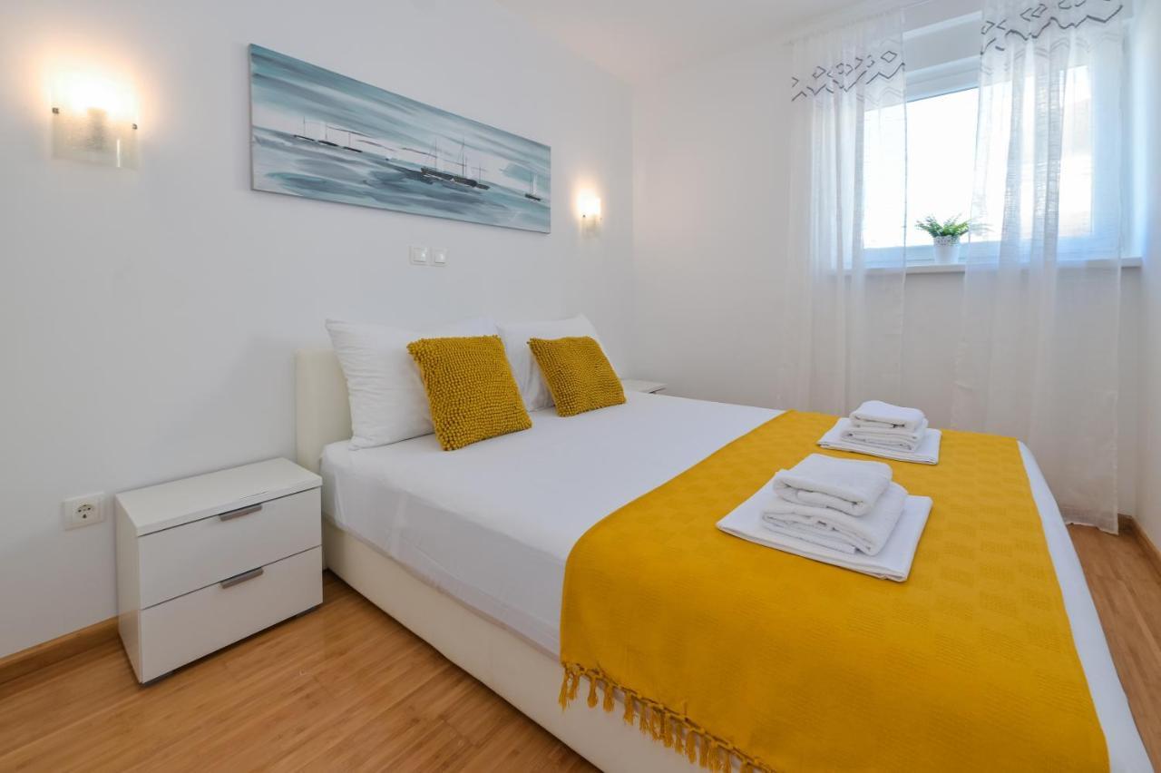 Apartment Funtastic With Private Pool Novalja Exterior foto