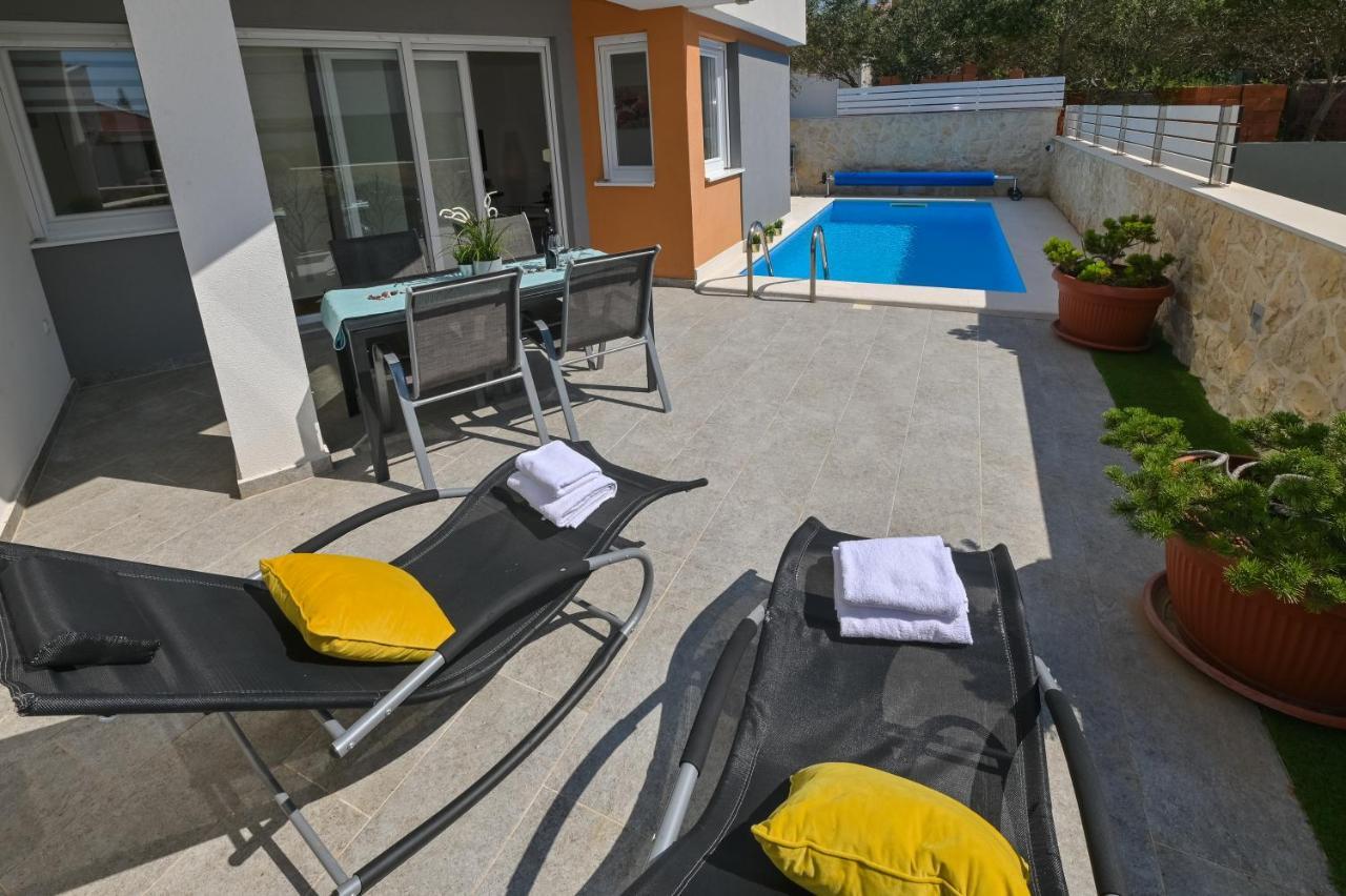 Apartment Funtastic With Private Pool Novalja Exterior foto