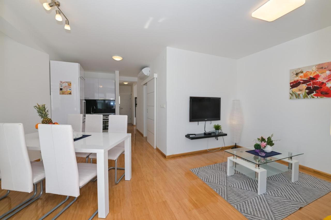 Apartment Funtastic With Private Pool Novalja Exterior foto