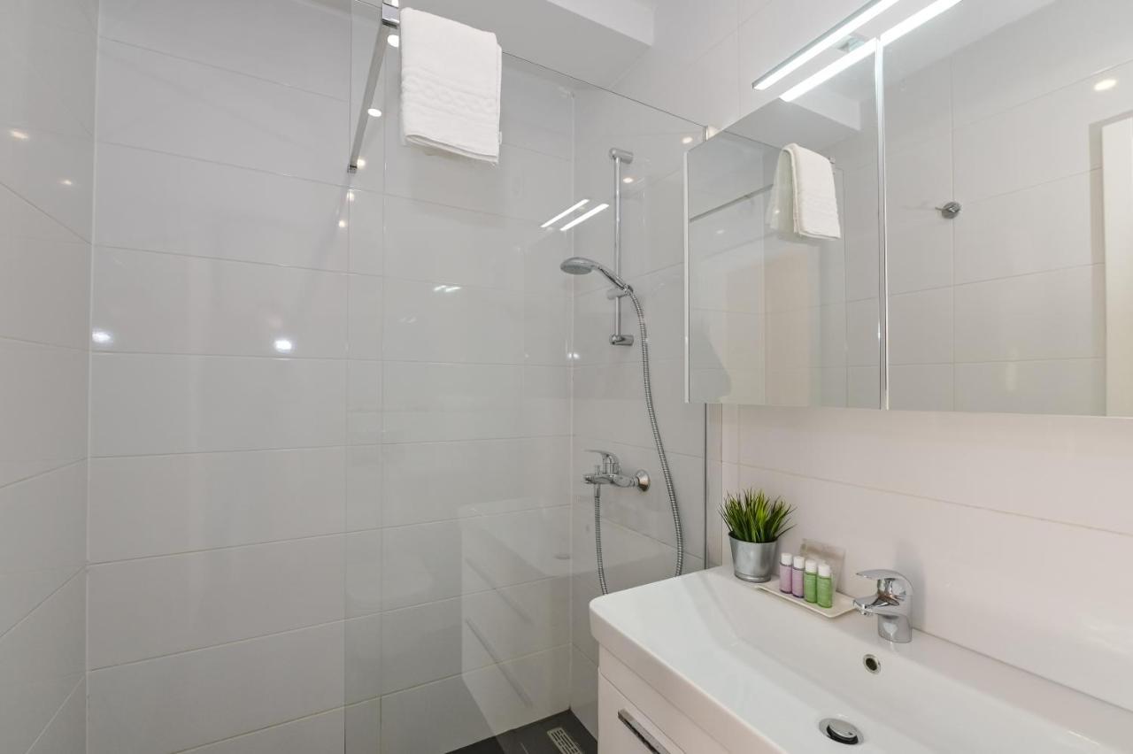 Apartment Funtastic With Private Pool Novalja Exterior foto