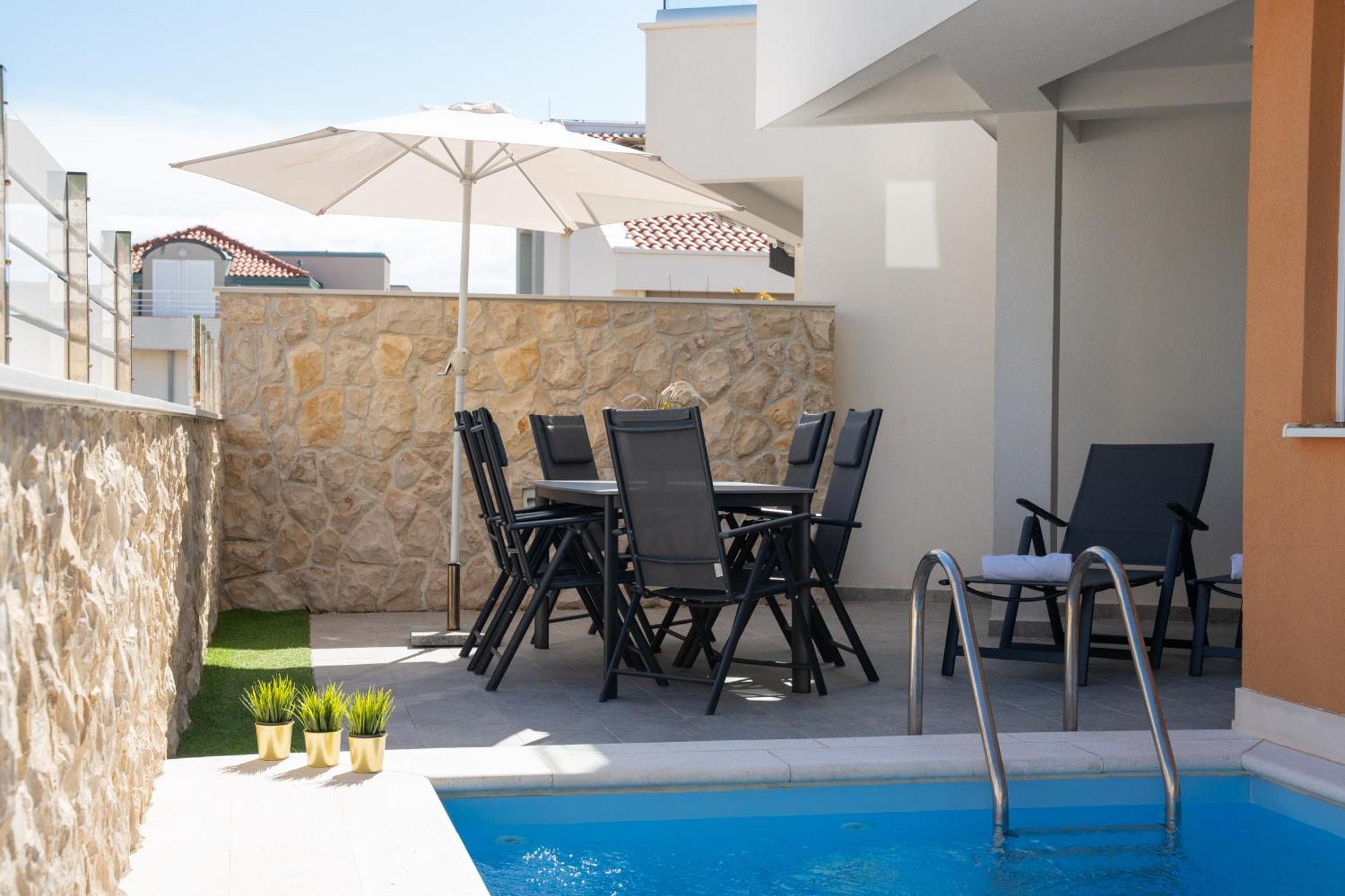 Apartment Funtastic With Private Pool Novalja Exterior foto