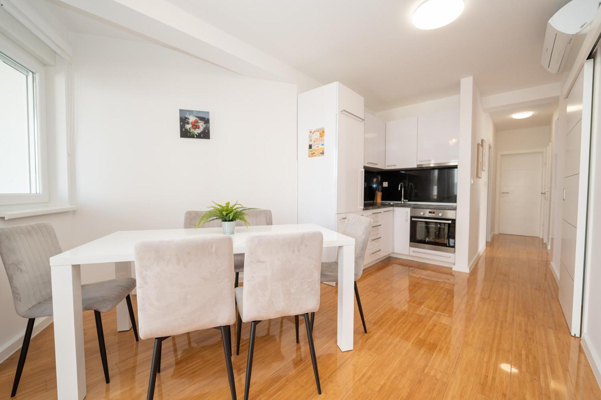 Apartment Funtastic With Private Pool Novalja Exterior foto